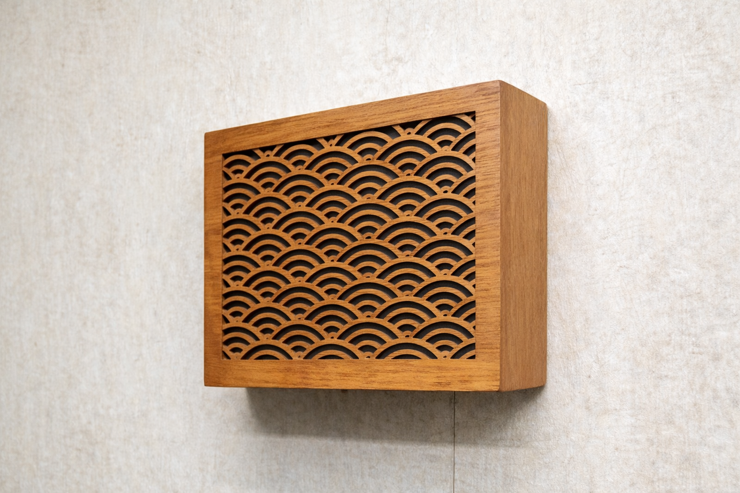 Cache-sonnette en bois — Modèle Shaba, dimensions personnalisées | Fabriqué à la main à Montréal