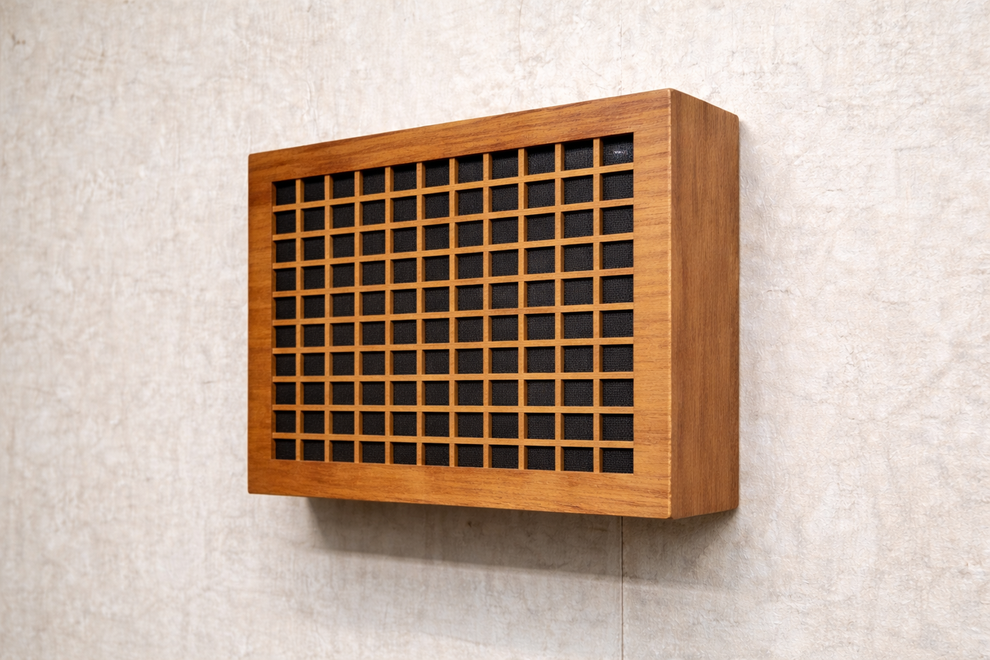Cache-sonnette en bois — Modèle Shaba, dimensions personnalisées | Fabriqué à la main à Montréal