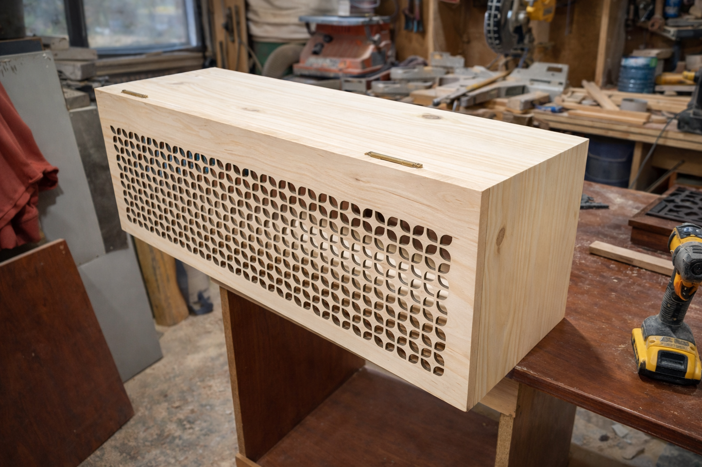 Boîtier en bois pour routeur Wi-Fi — Dimensions sur mesure, porte à charnières