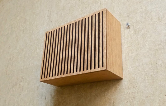 Plaque de sonnette en bois faite main - Modèle Kani 